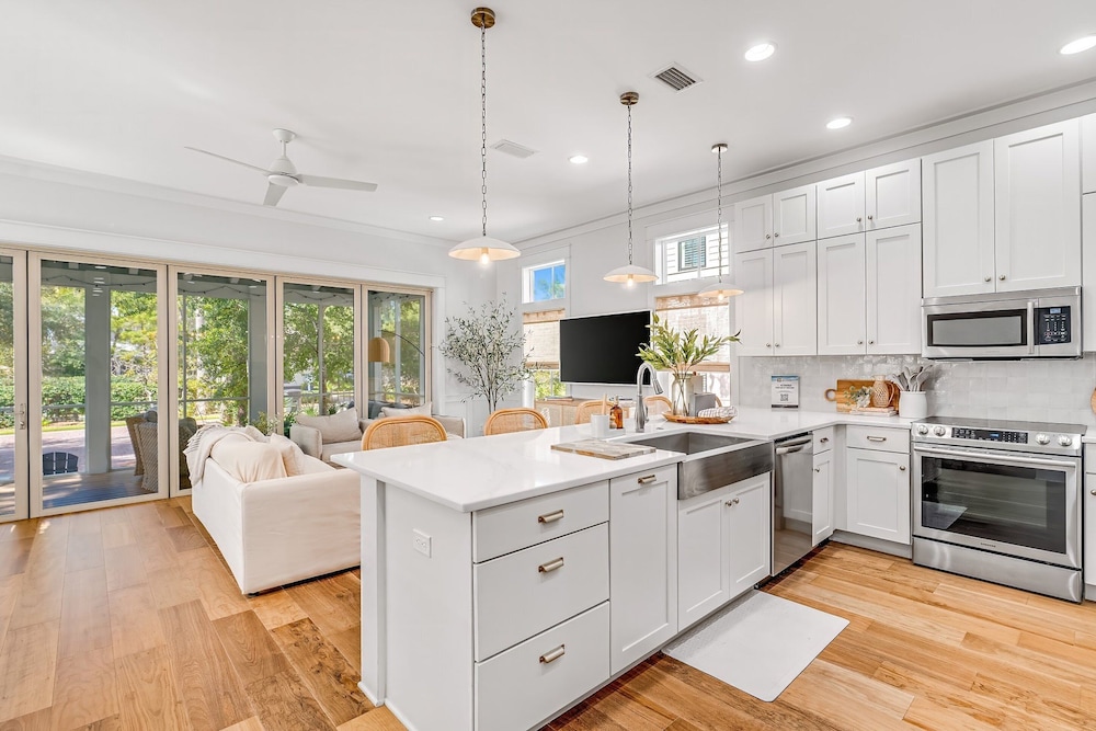 Magnolia Cottages by the Sea by Panhandle Getaways