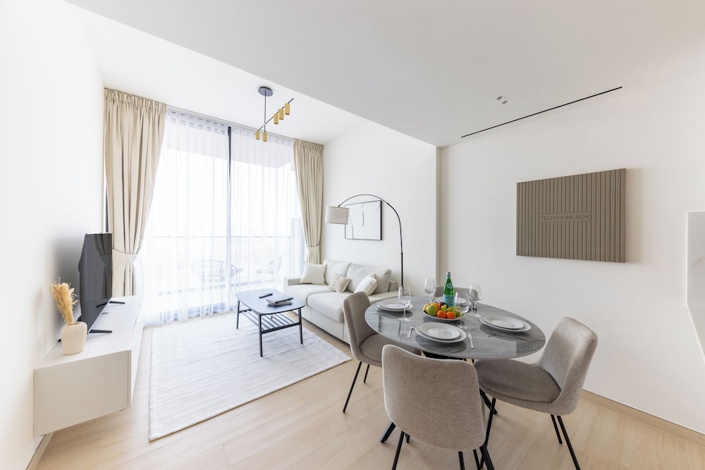 Bright 1BR in Binghatti Corner