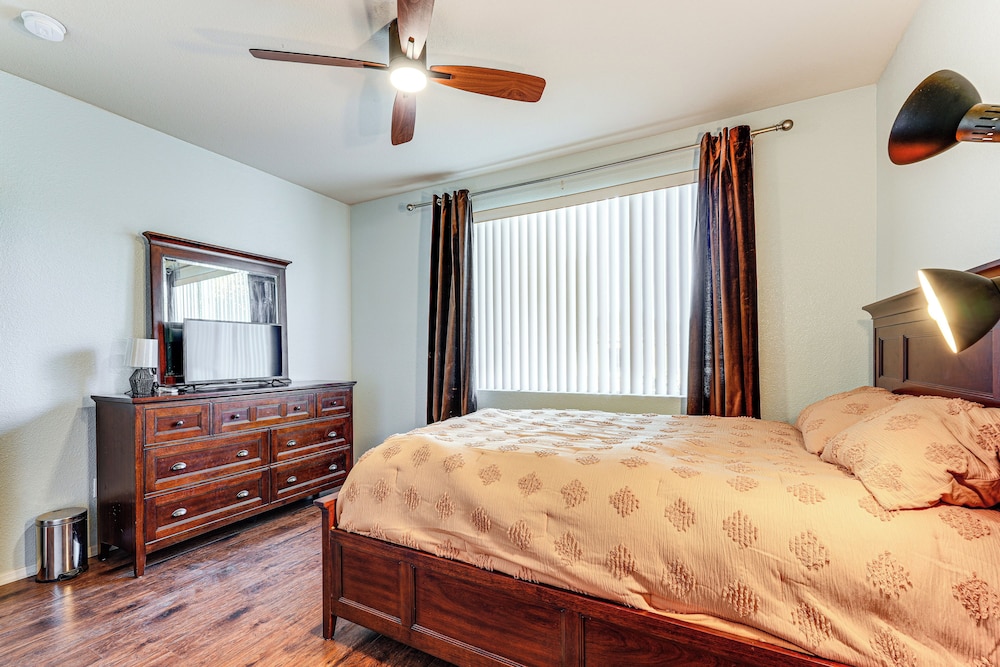 Walk to Papago Park: Condo in Phoenix