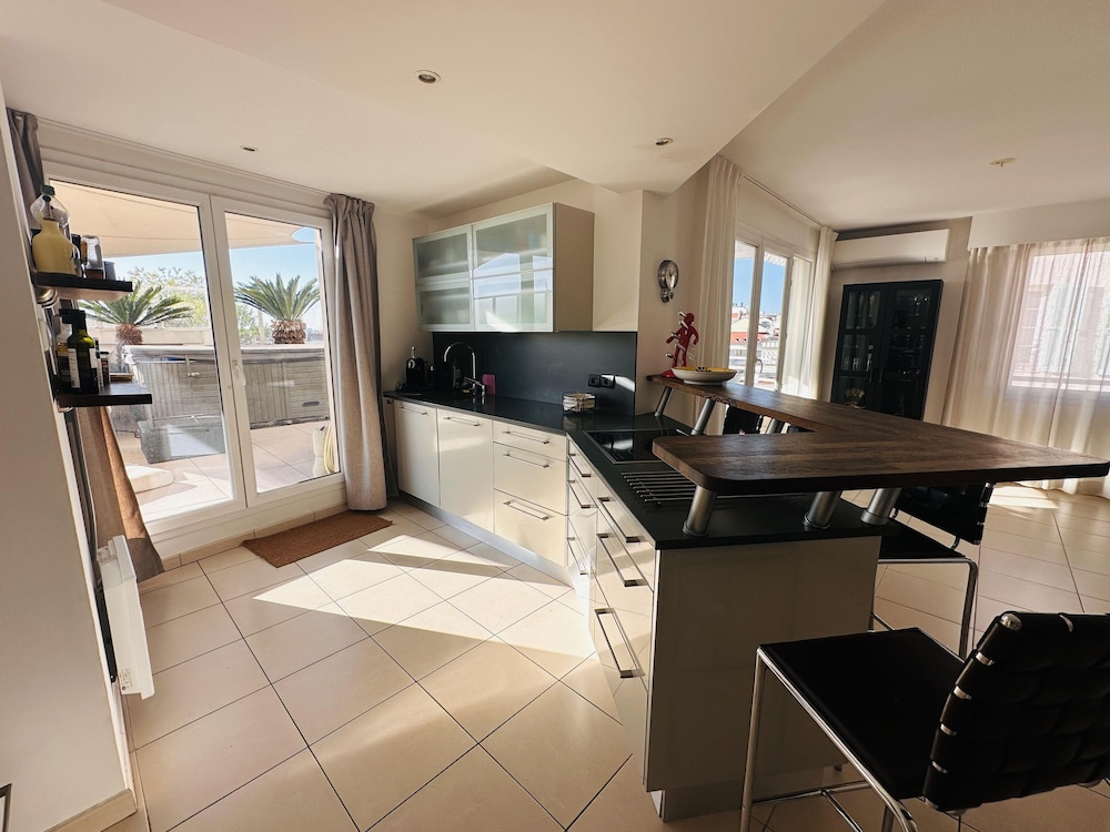 Superb Penthouse in Centre of Cannes Stunning Views Air-conditioning Internet Near the Palais - 532
