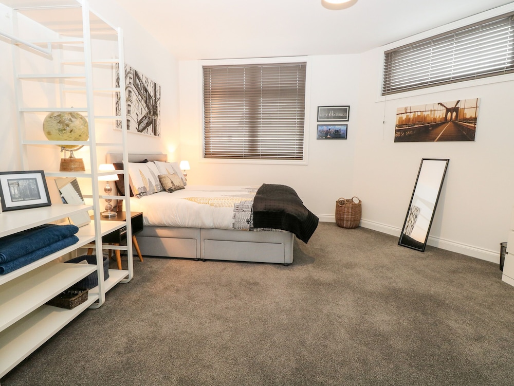 Apartment 7