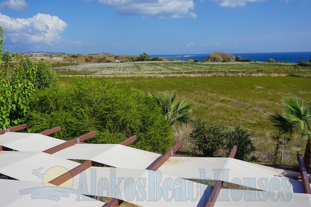 Alekos Beach Houses - Natura Gialla