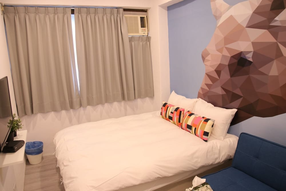 Fengjia Base14 Hostel