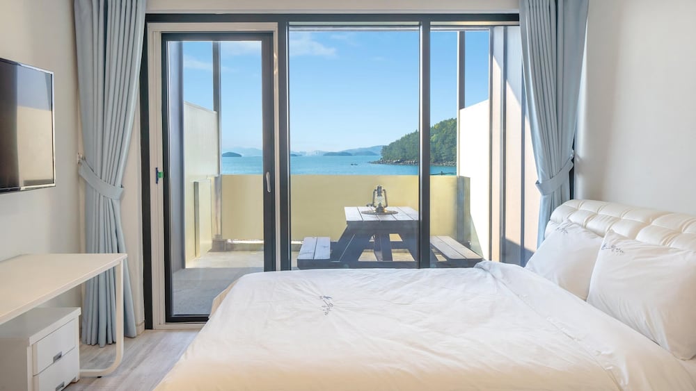 Yeosu Ulala Pension view 2