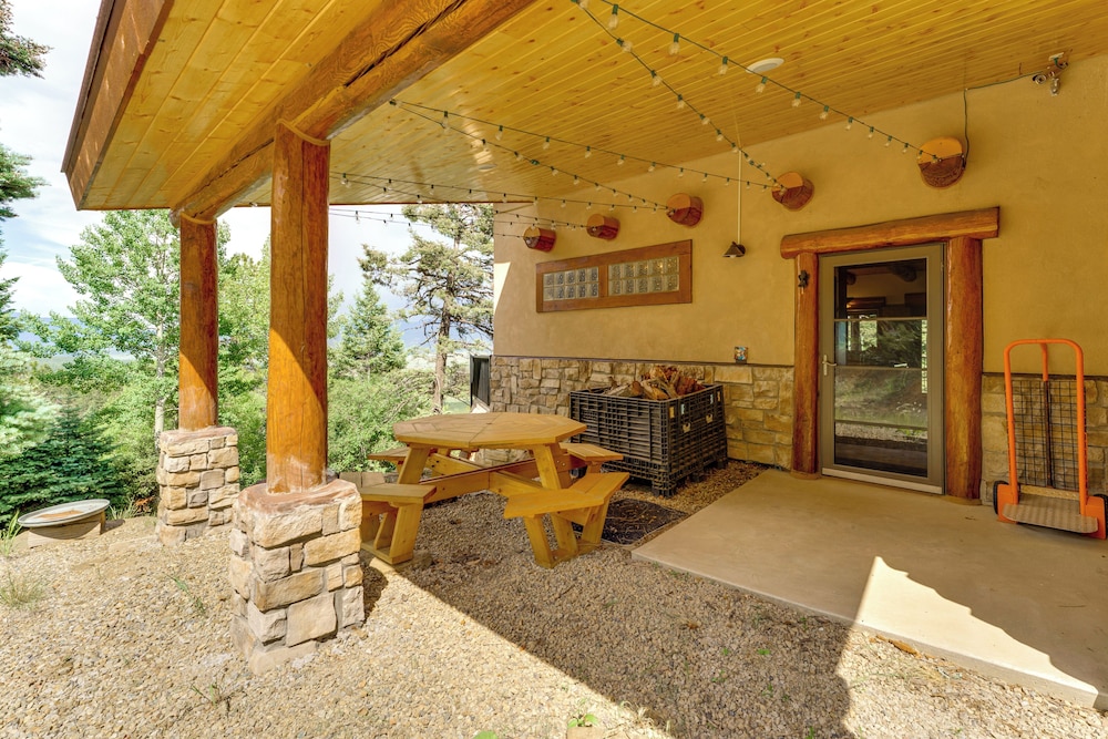 Secluded Angel Fire Retreat: Deck + Stunning View!