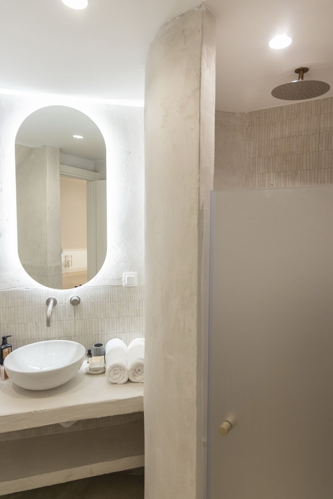 Nusa Suites & Villas