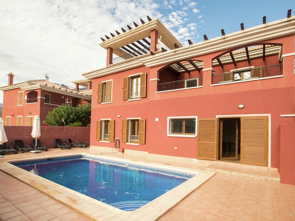Charming Holiday Home in Benidorm With Private Pool photo 2