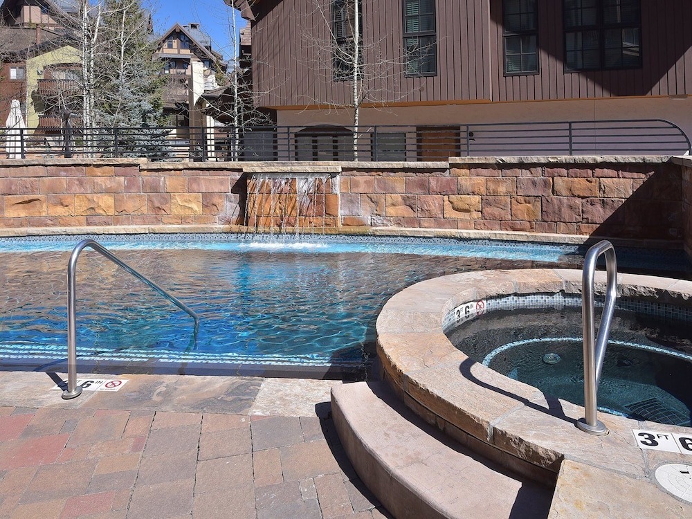 Vail Village Inn - Property Image 1