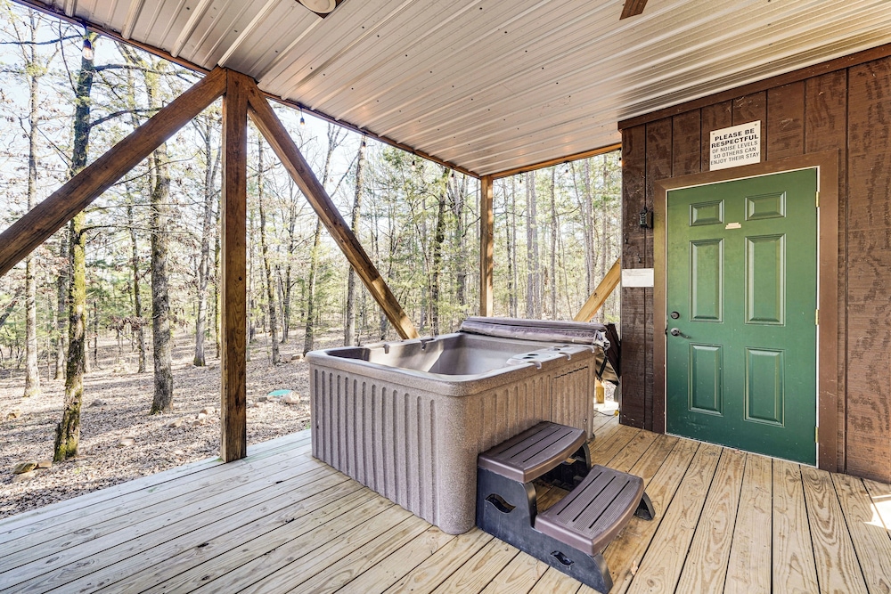 'bluebird Treehouse' Near Kiamichi Mtns w/ Hot Tub