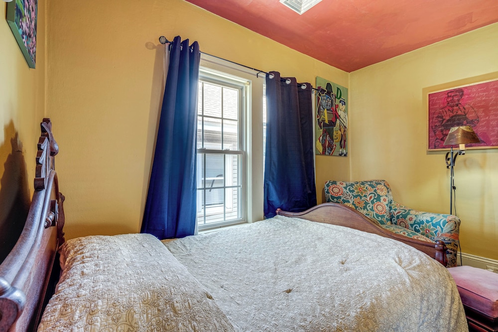 Half-mi to Dtwn: Cozy Roanoke Apt!