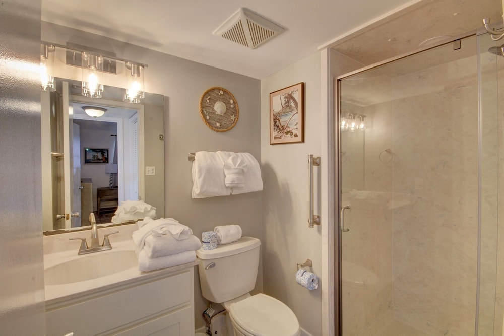 530 El Matador 2 Bedroom Condo by RedAwning