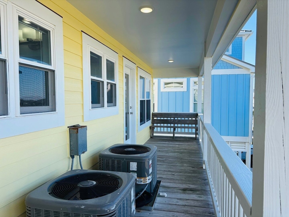 Summer Sandcastle 5 Bedroom Home by RedAwning