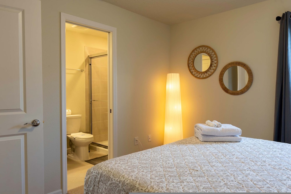 Family Friendly 5BR Home Pool Patio Room for 10