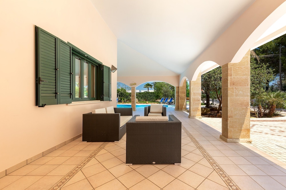 1929 Villa Simona en Ugento — balance & terrace