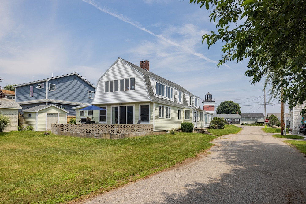 Maine Escape Beachy 2 Bdr!