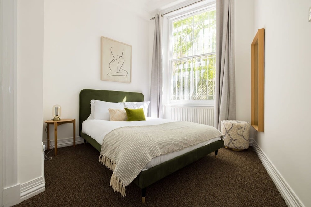 Spacious Apartment With Office Rear Terrace