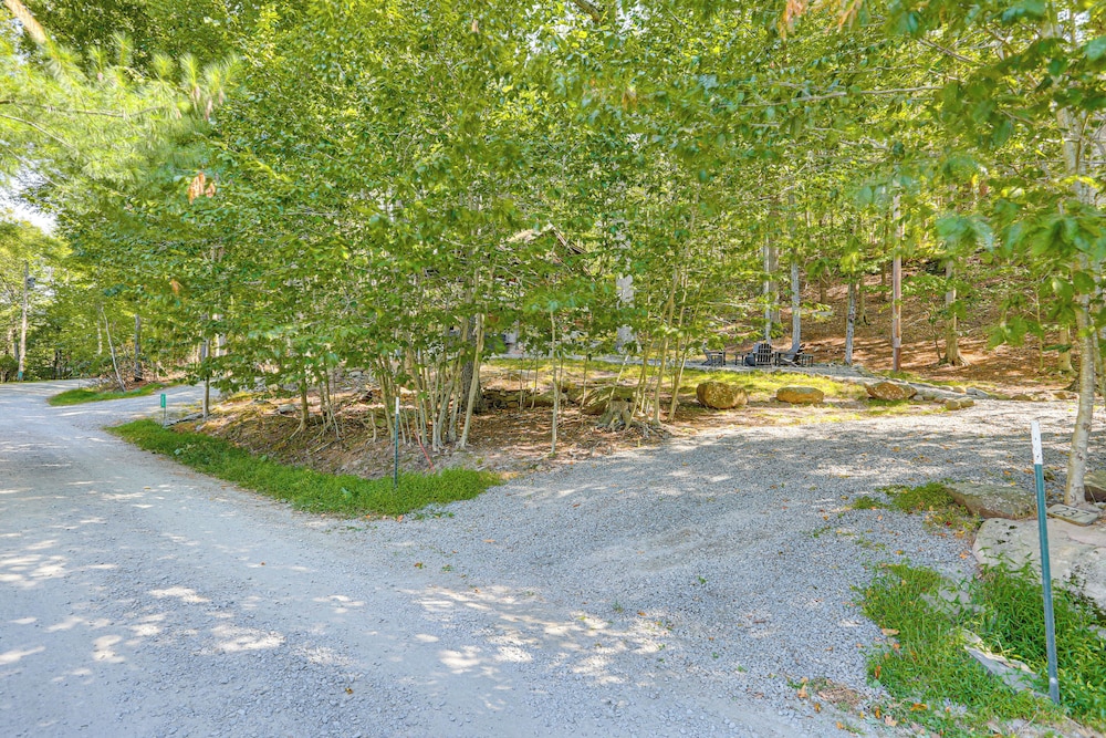 < 1 Mi to Lake: Cabin w/ Hot Tub in Greentown!