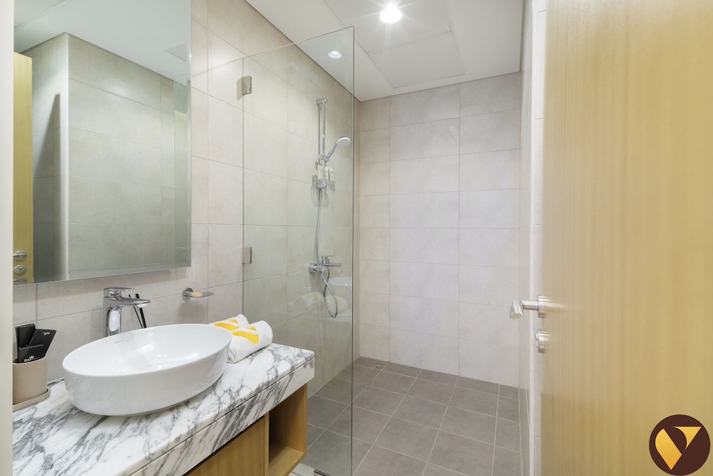 Vogue Business Bay with Sea View Metro