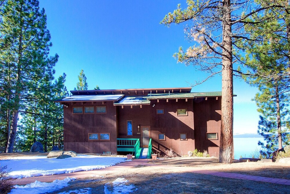 Lake View Glen 4 Bedroom Home by RedAwning - Property Image 1