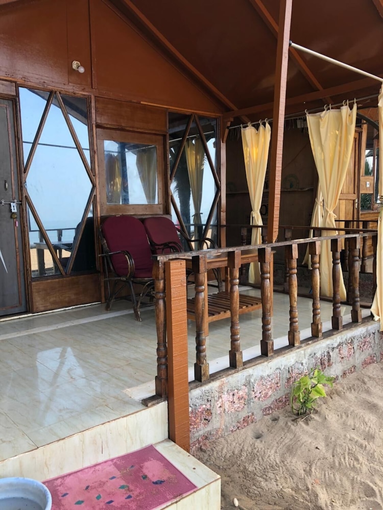 Madhu Beach Huts