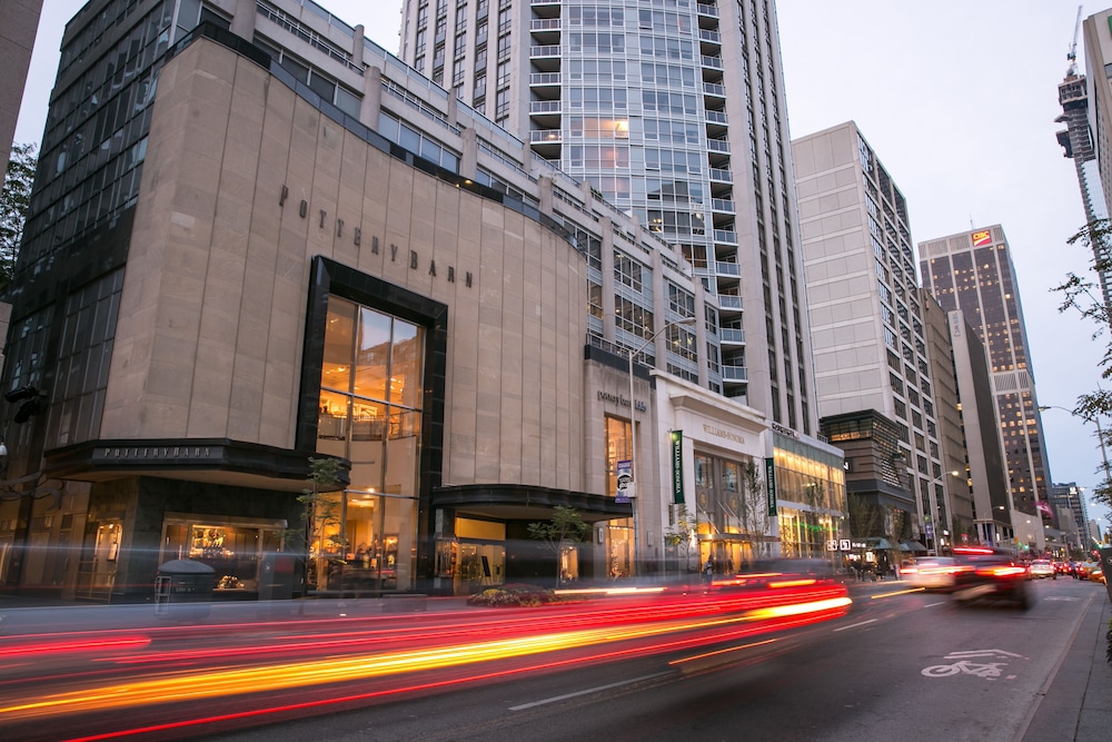 Amazing Royal Suites Yorkville
