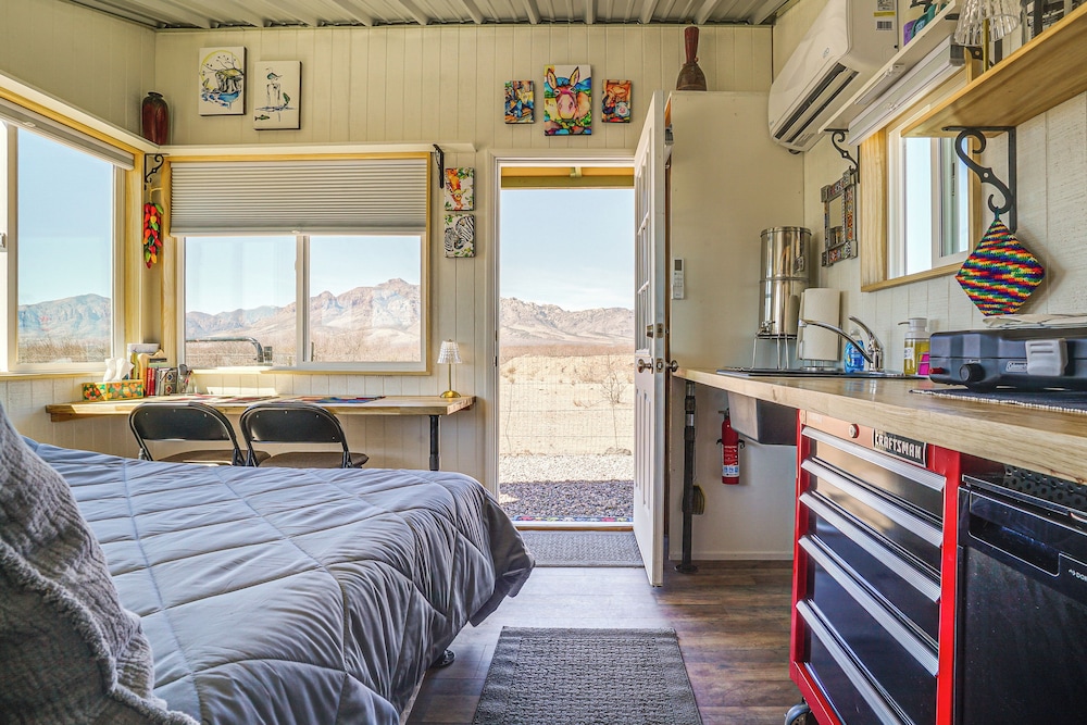 Tiny Home Studio: New Mexico Nature Retreat!
