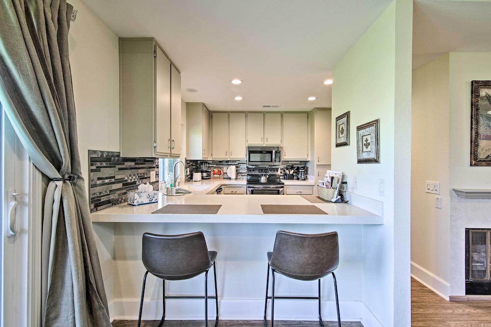 Cathedral City Condo on Golf Course w/ Patio!
