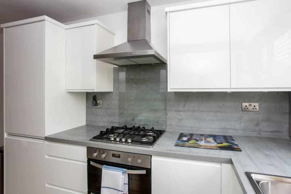 Spacious 3 Bedroom Apartment With Large Balcony