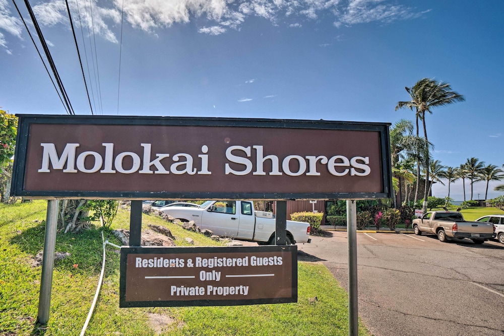 Kaunakakai Escape: Heated Pool & Beach Access
