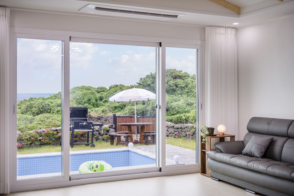 Gimnyeong stonewall Private Pool Villa