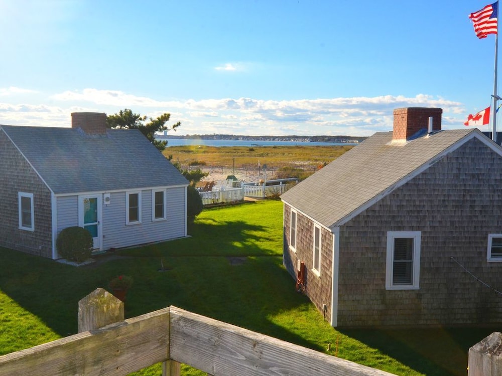 East Harbour Motel and Cottages
