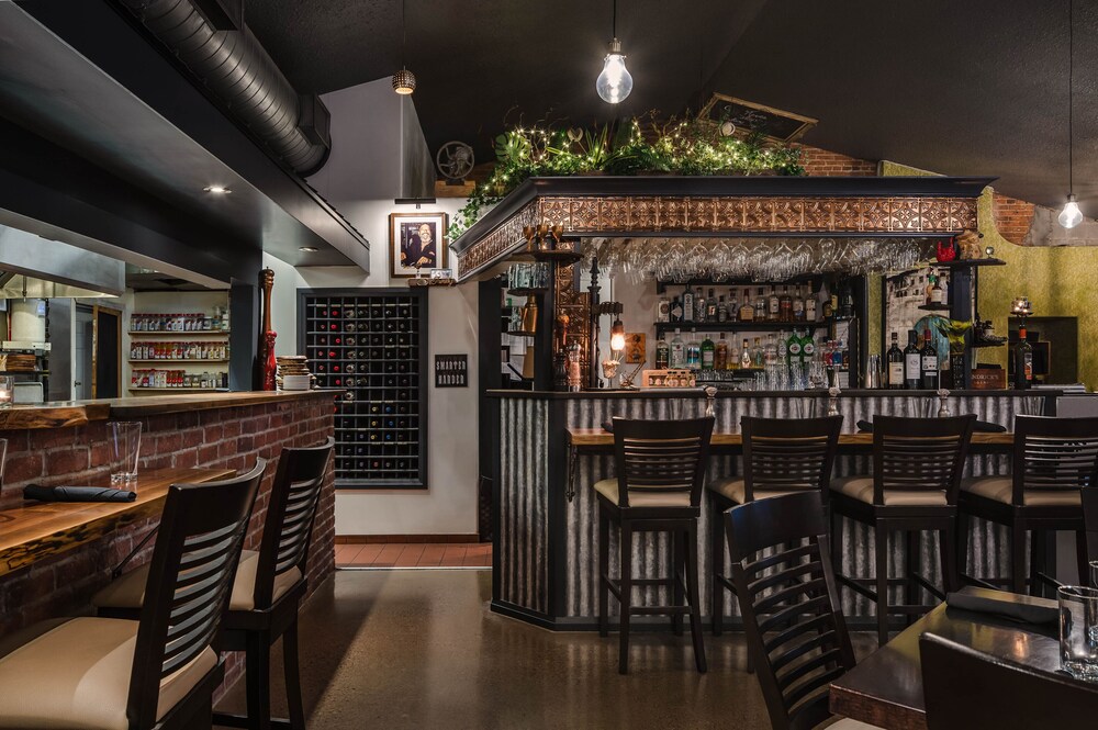 Twisted Lemon Restaurant & Boutique Inn