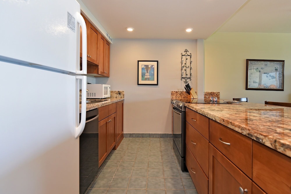 Kahana Reef 414 by RedAwning view 5