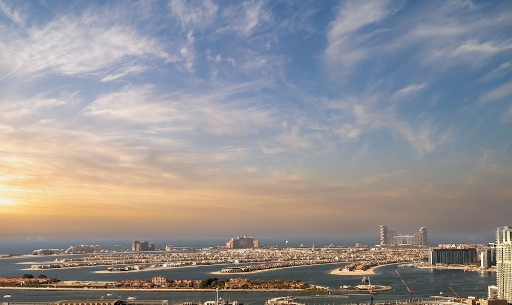 LUX The Premium Marina Sea View Suite