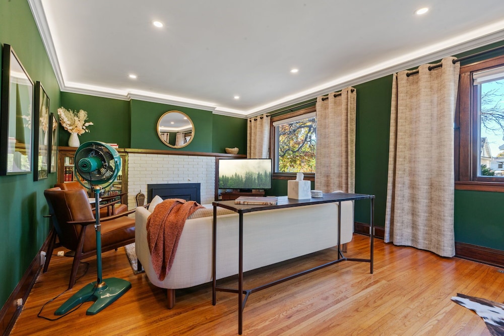 Lowry Parlour