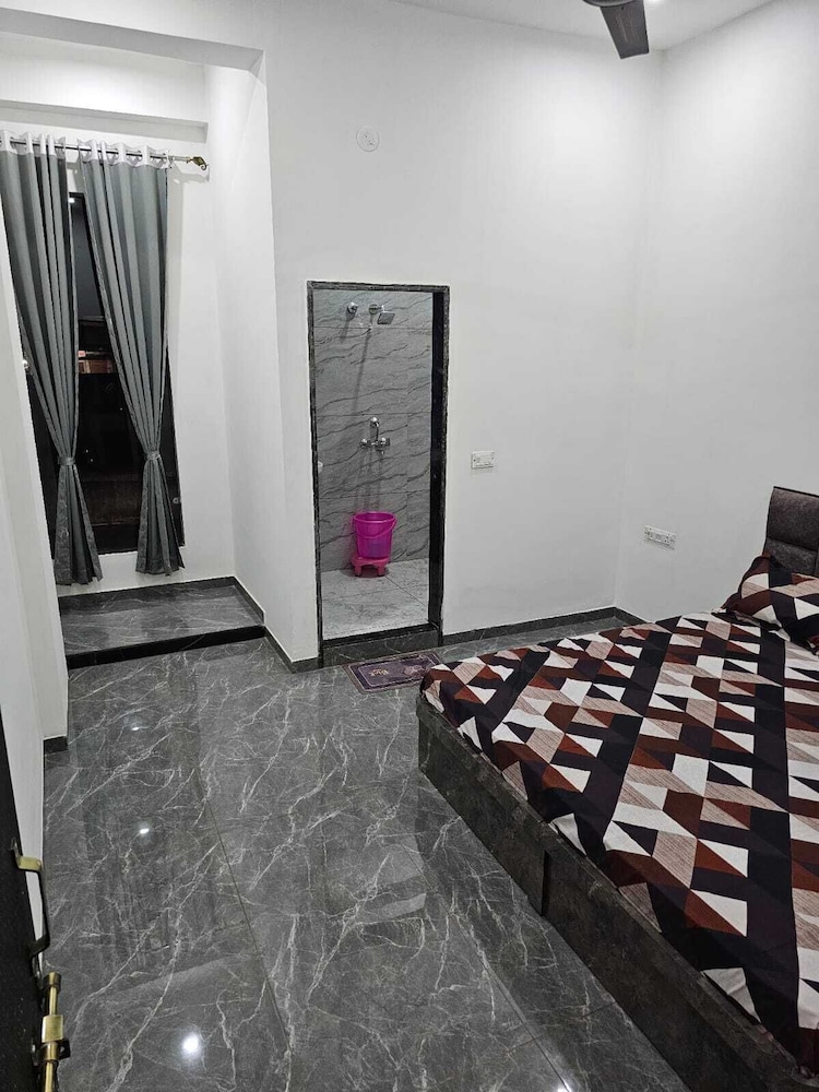 Hotel Virat palace