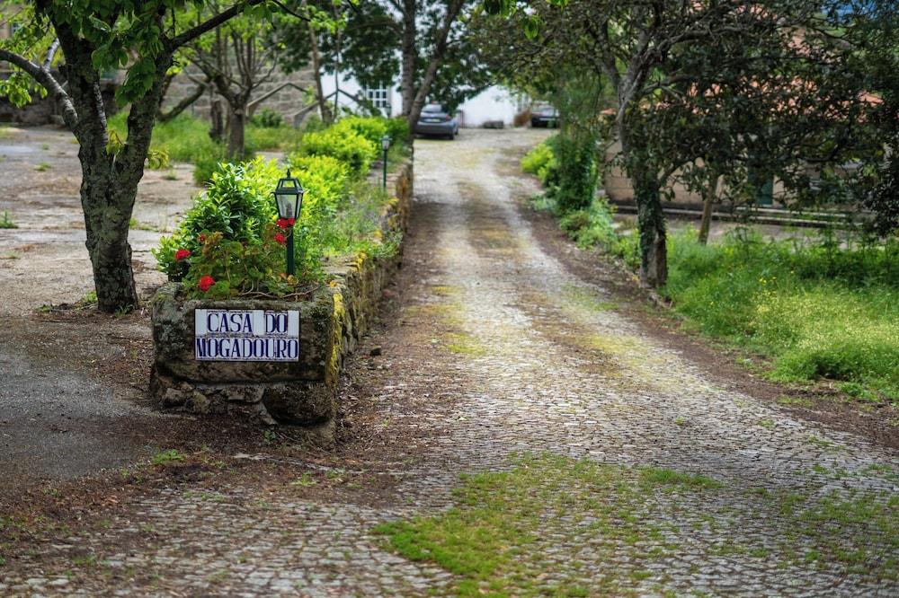 2Br Serra da Estrela Escape-cheese & Wine, Parking