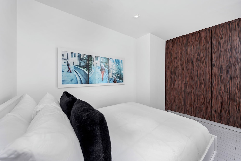 Luxury Vacation Rentals in South Beach by LRMB