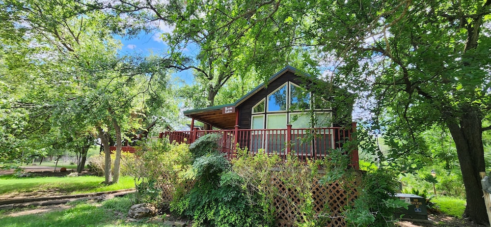 Mendelbaum Winery Guest Cabins