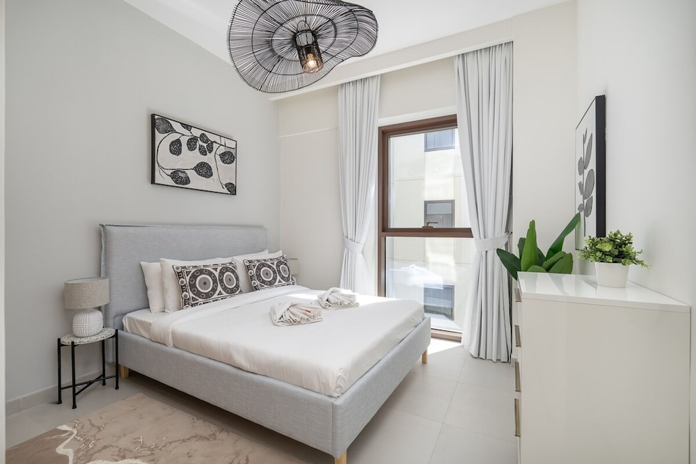 Elegant 4-bedroom Apartment Perfect for Families in Dubai Creek Harbour