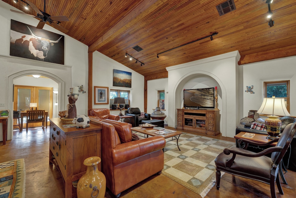 The Willows Casa Grande - Four Minutes to Downtown!