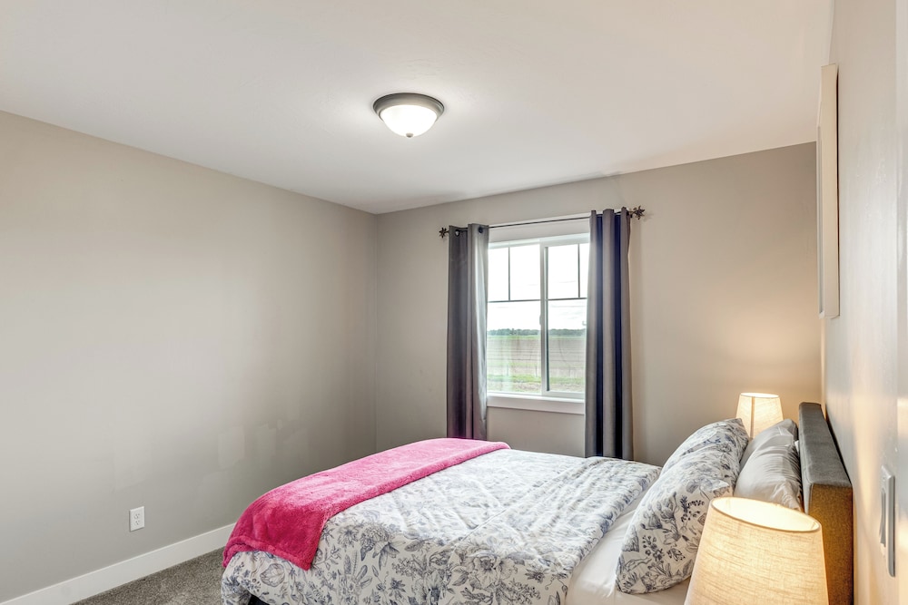4 Mi to Snake River: Family Home w/ Yard in Rigby