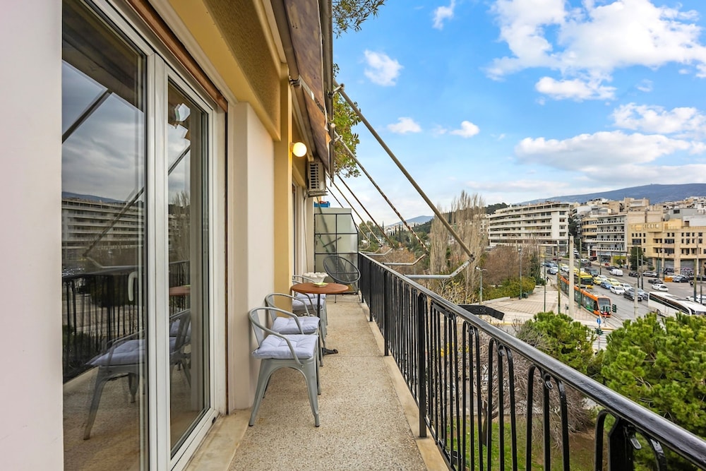 Diakou 38 Sunny Cozy 3bd apt Just a min Away to Acropolis