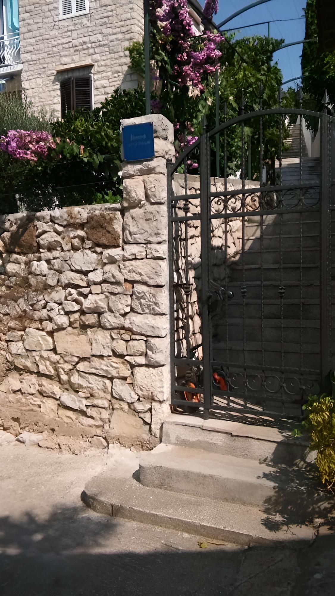 Photo 10