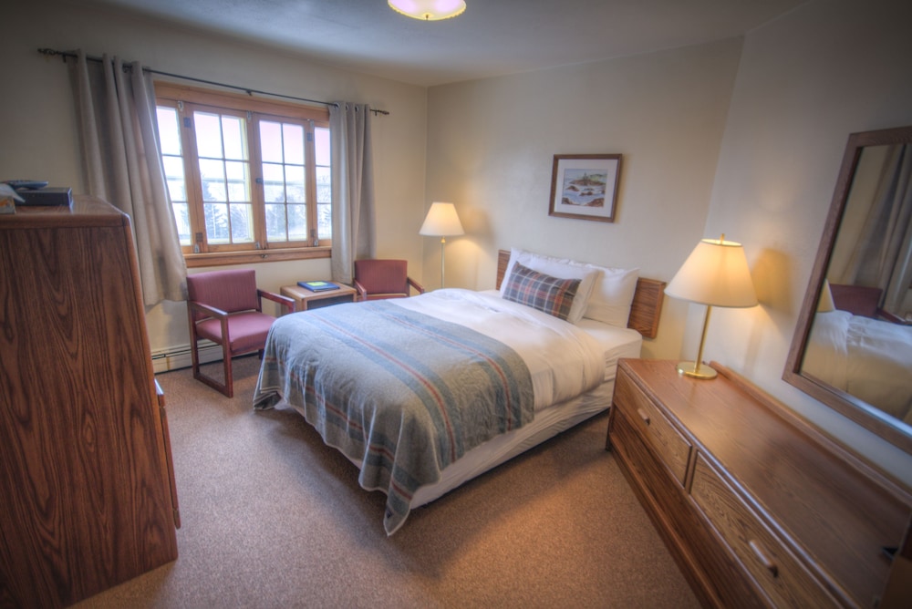 Cascade Lodge