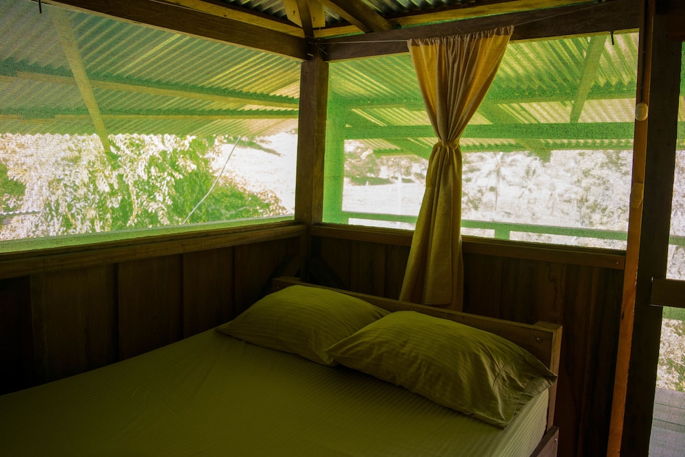 Albergue La Laguna Corcovado Park view 3