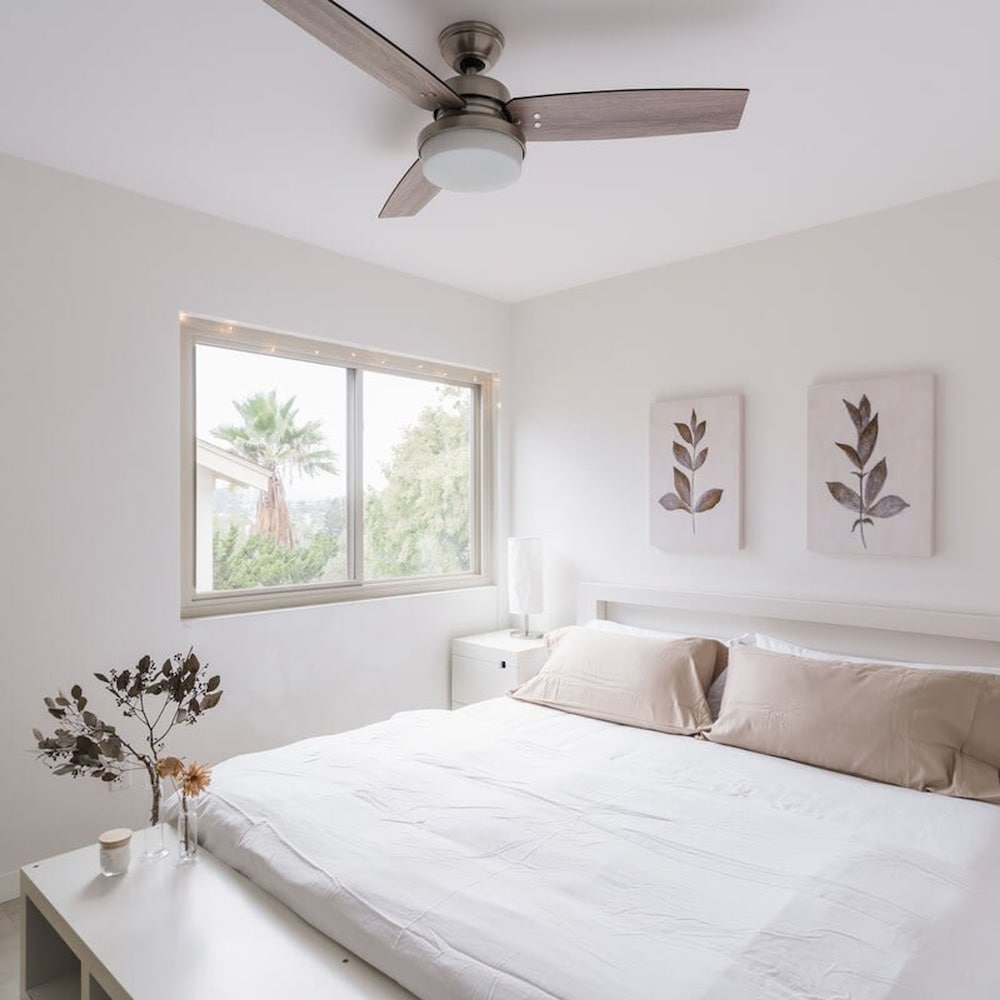Spacious and Bright 5-bedroom Oasis Pool and Yard