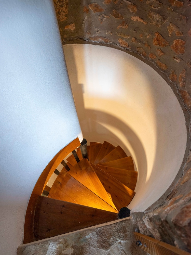 Elena s Traditional Dreamhouse