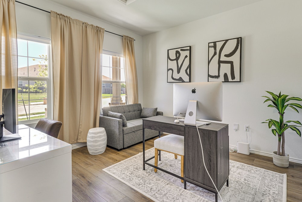 6 Mi to Mckinney Falls: Spacious Home w/ Game Room