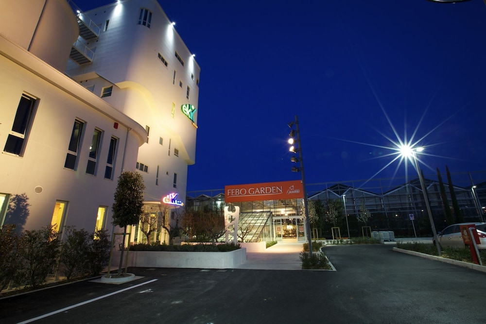 Hotel EKK Hotel - Image 1